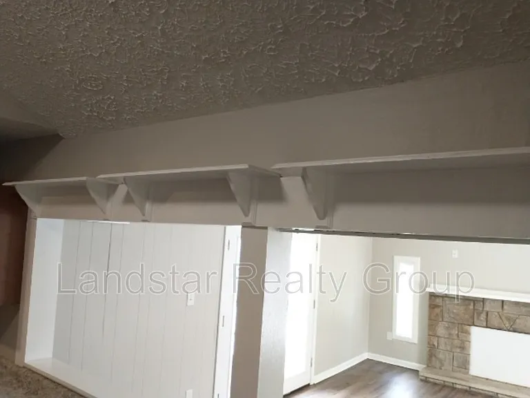 9403 Burgoo King Rd — Photo 27