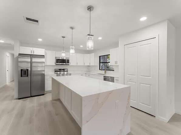 2712 S 17th Street, Fort Pierce, FL 34982