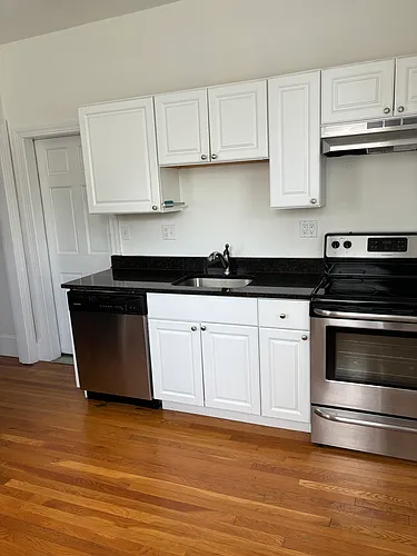 198 Waterman St Photo 1