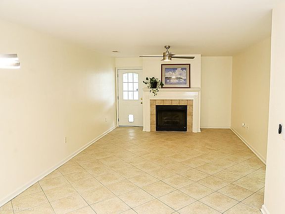 spacious ceramic, easy clean