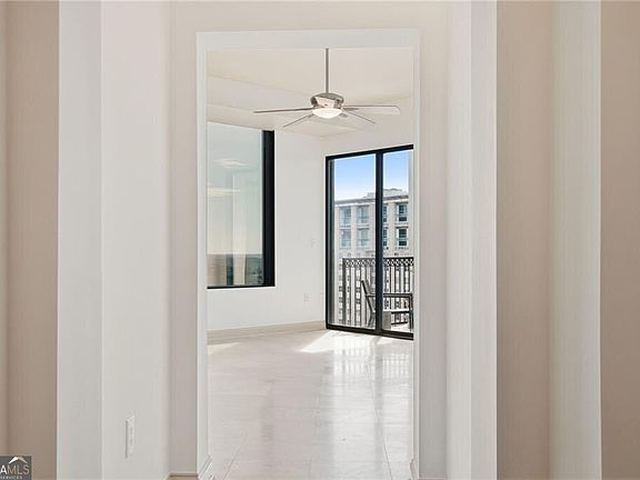 4th image of 2828 Peachtree Rd #2402