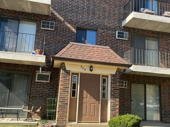 966 N Rohlwing Rd, Addison, IL 60101