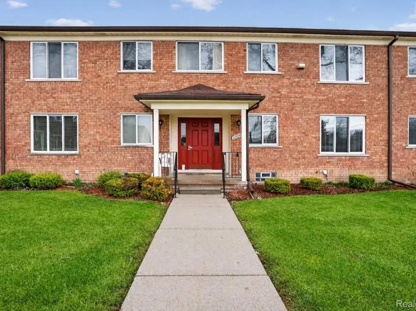 22850 E Nine Mile Rd #11, Saint Clair Shores, MI 48080