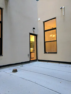 Rented by Manhattan Management LLC | media 25