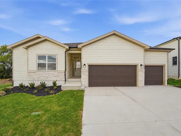 18580 W 195th St, Spring Hill, KS 66083