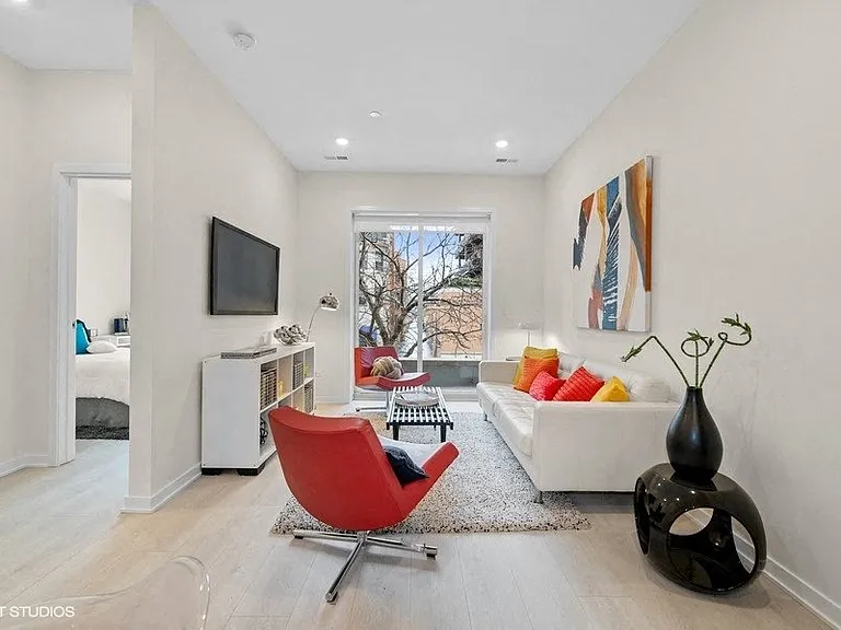 4714 N Sheridan Rd — Photo 13