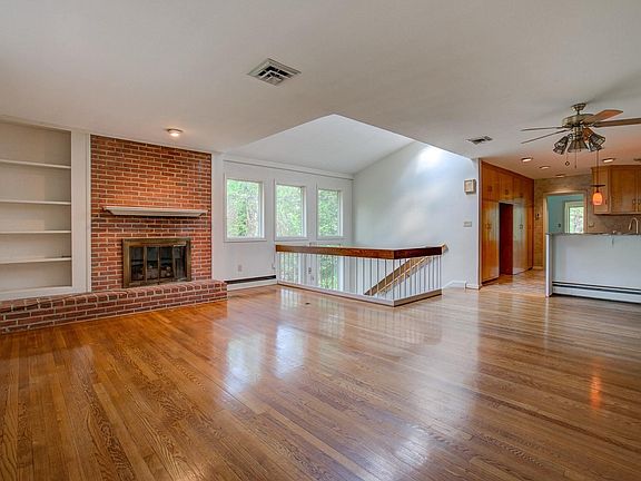 5th image of 2247 Sewell Ln SW