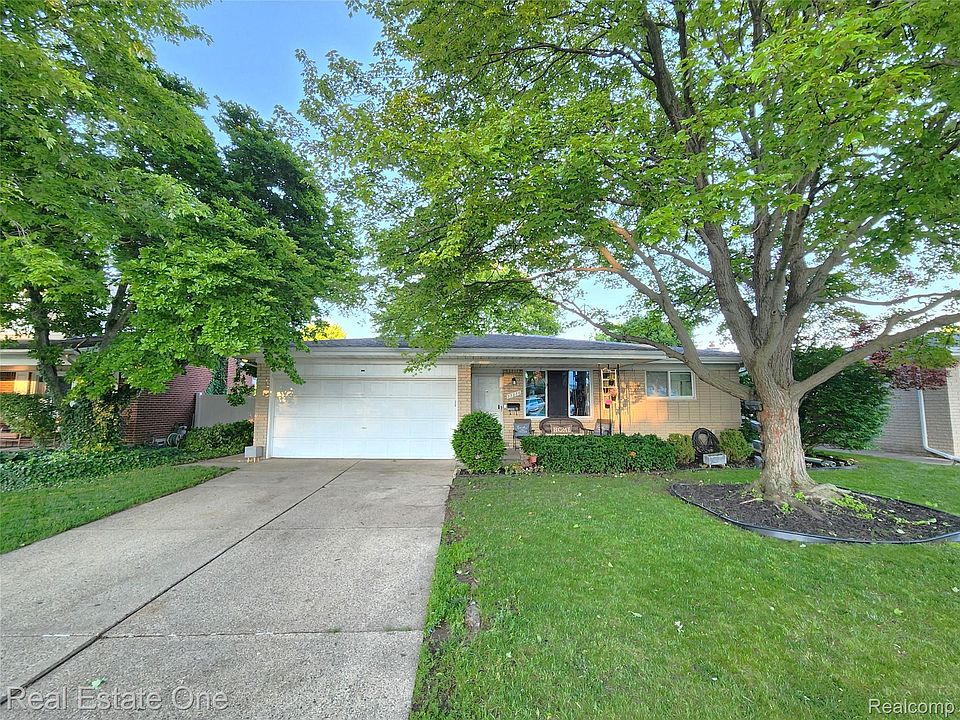 1st image of 35636 Bonneville Dr