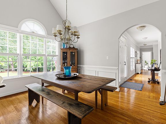 4th image of 2901 Sunnystone Way