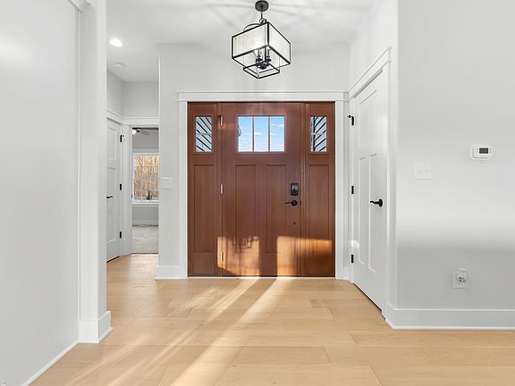 3rd image of 309 Waldon Dr