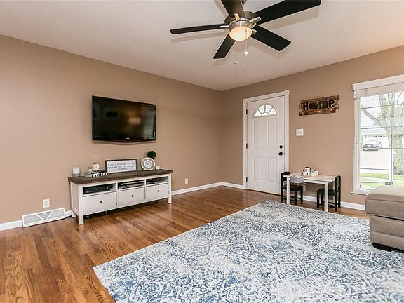 5th image of 4402 Twin Pine Dr NE