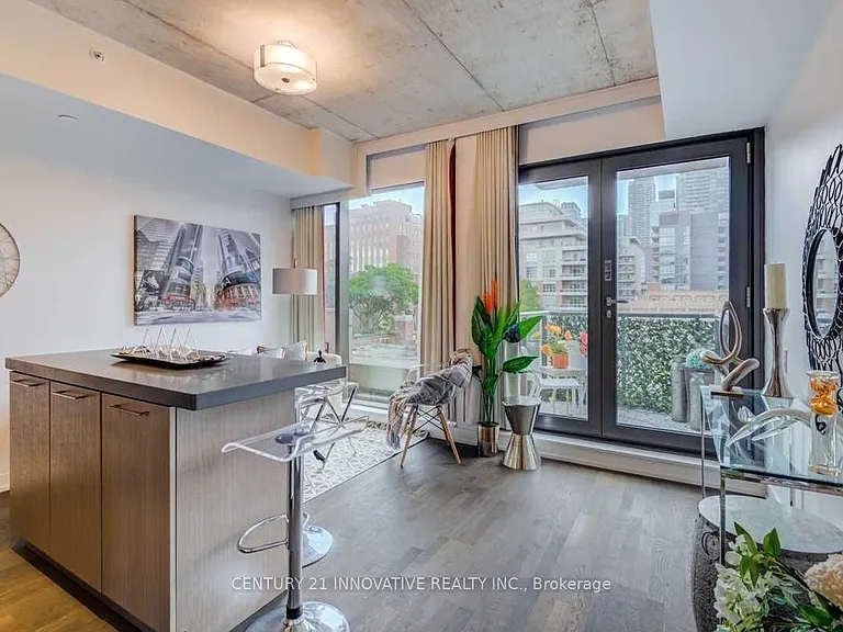 560 King St W #408 — Photo 1