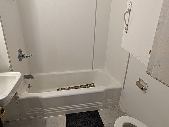 5th image of 330 E Adams St Unit 2