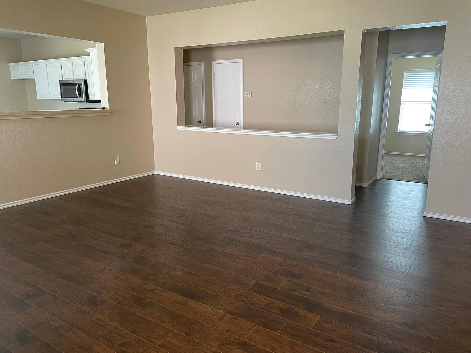 3 bed, 1439 sqft, $2,295 — Photo 2