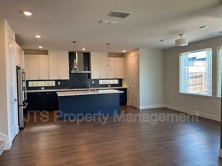 12086 Mircado Way — Photo 4