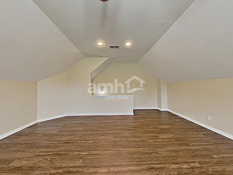 1001 Mallory Ln — Photo 15