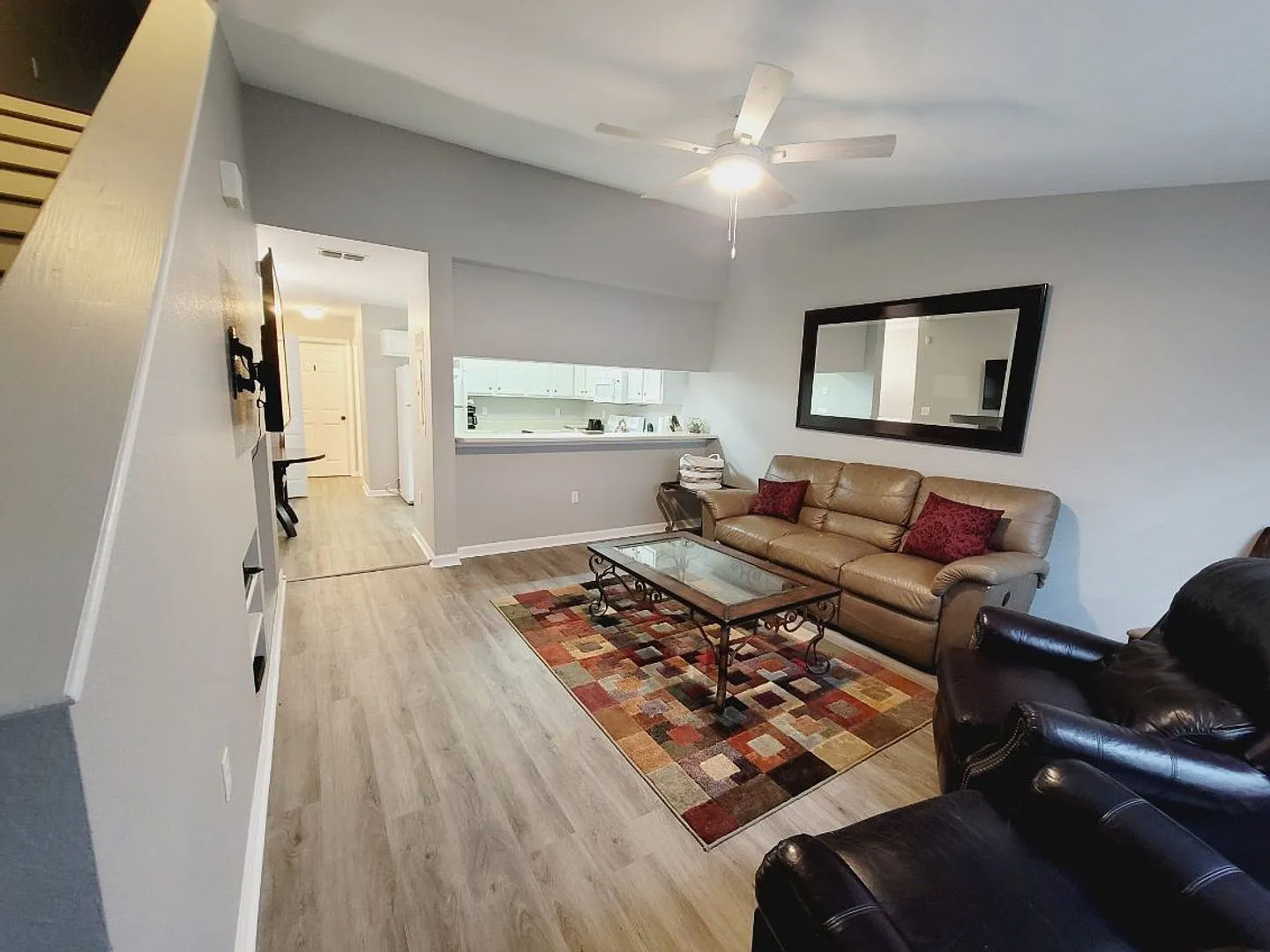 LOVELY 3/3 w/ Vaulted Ceilings, Washer/Dryer, Furnished or Unfurnished, & Community Pool/Gym! Ava... — Photo 3