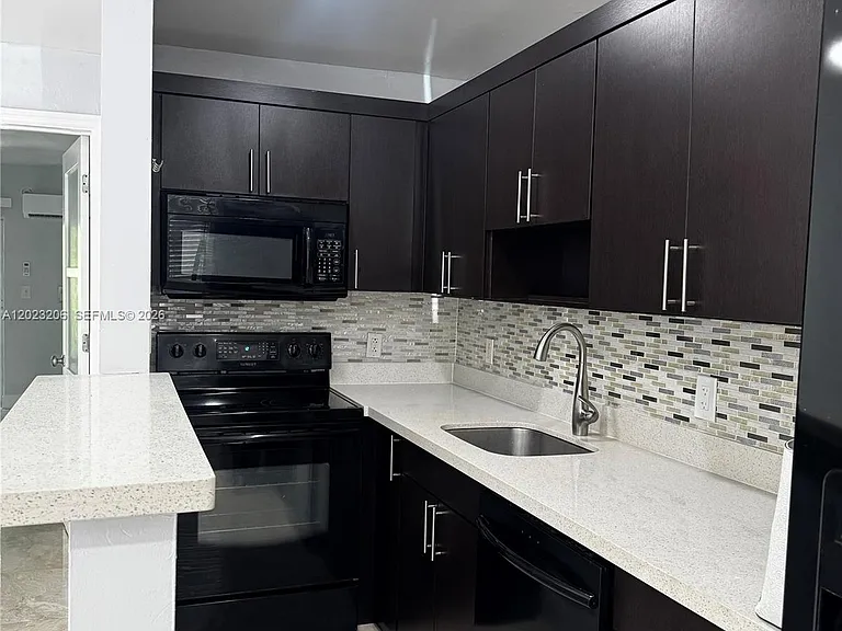 1860 Venice Park Dr #107 — Photo 2
