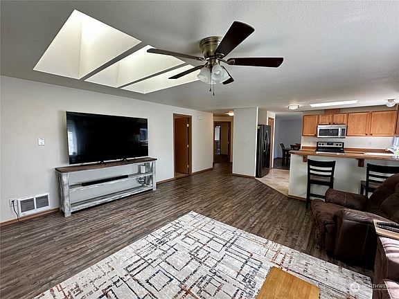 5th image of 104 Alpine Court SE