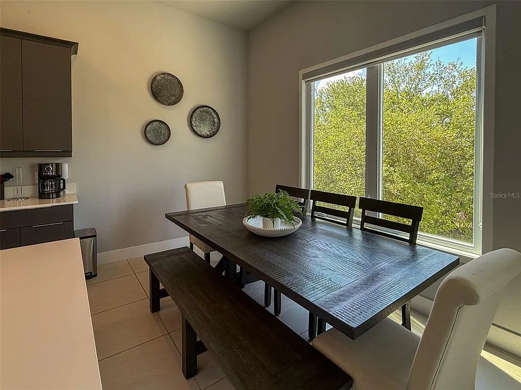 5 bed, 4.5 bath, 2630 sqft, $3,000 — Photo 4