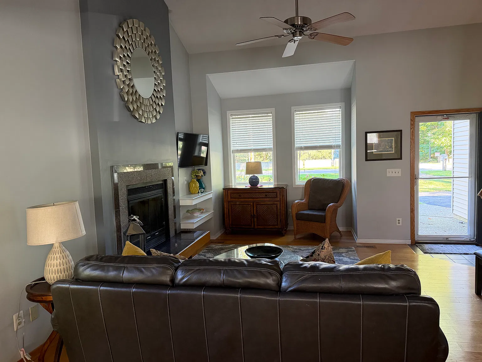 3 bed, 1496 sqft, $2,400 — Photo 3