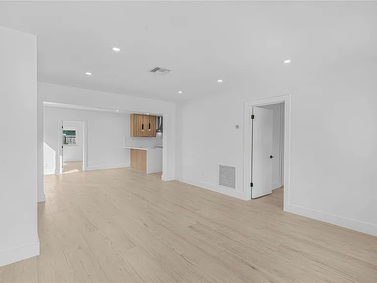 1116 N 31st Ave — Photo 5
