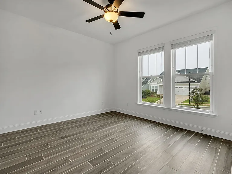 251 Bienville Pl — Photo 2