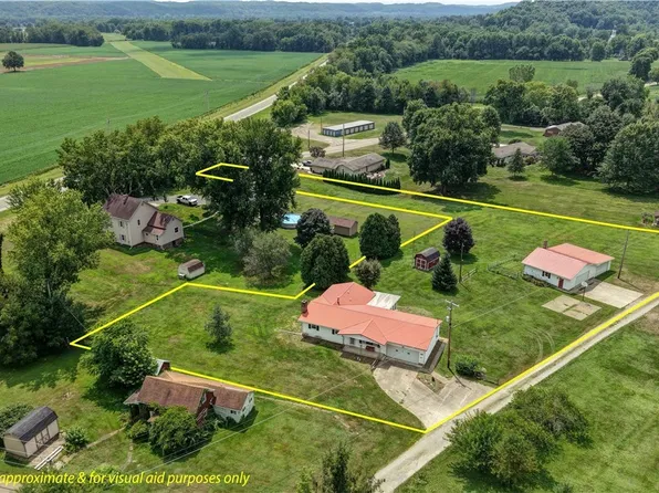 4216 Schumacher Hollow Rd SE, New Philadelphia, OH 44663