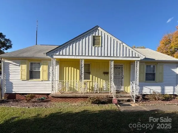 2126 Syracuse Dr, Charlotte, NC 28216