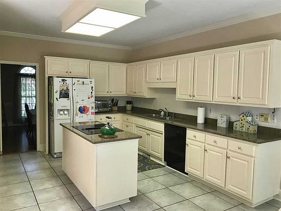 4th image of 400 E Woodbury Ln