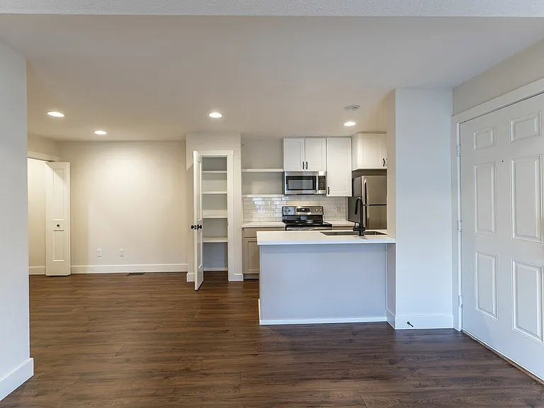 Highland Park Apartments — Photo 8