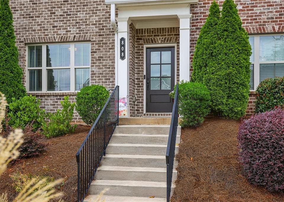 1st image of 808 Caldwell Cir