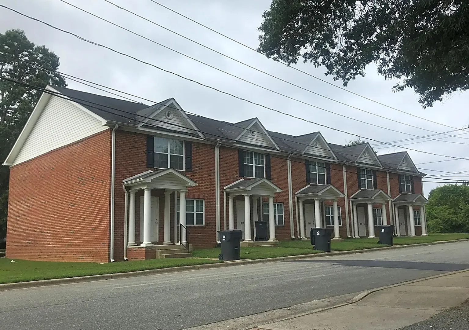 College Place Apartments — Photo 1