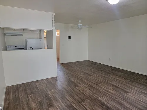 527 E Washington Ave Photo 1