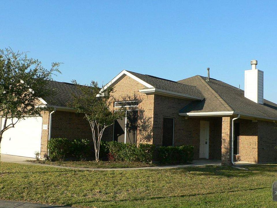 You must see this beautiful home located on a quiet cul-de-sac in Villages of Spring Oaks. Acclaimed