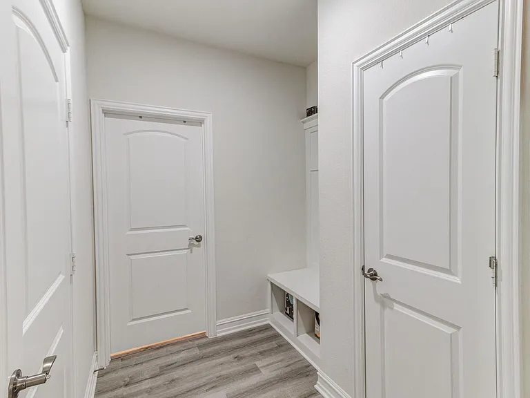 2808 Southampton Dr — Photo 4