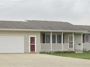 831 W 6th St, Monticello, IA 52310
