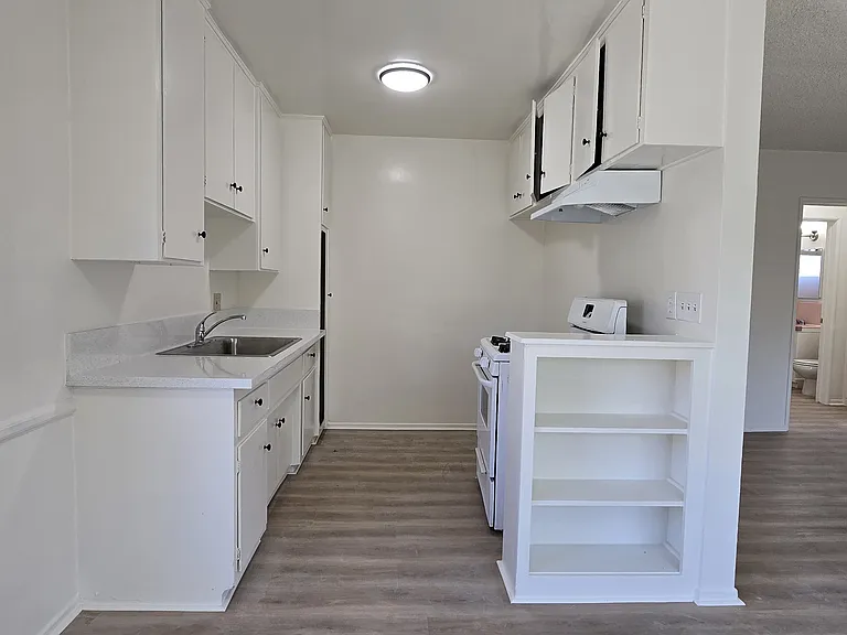 1204 N Wilton Pl #6 — Photo 7