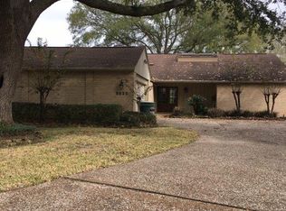 5820 Woodway Dr, Beaumont, TX 77707