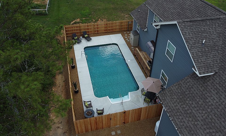 2nd image of 360 Banberry Dr SW