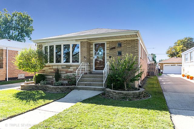 1st image of 5218 S Oak Park Ave