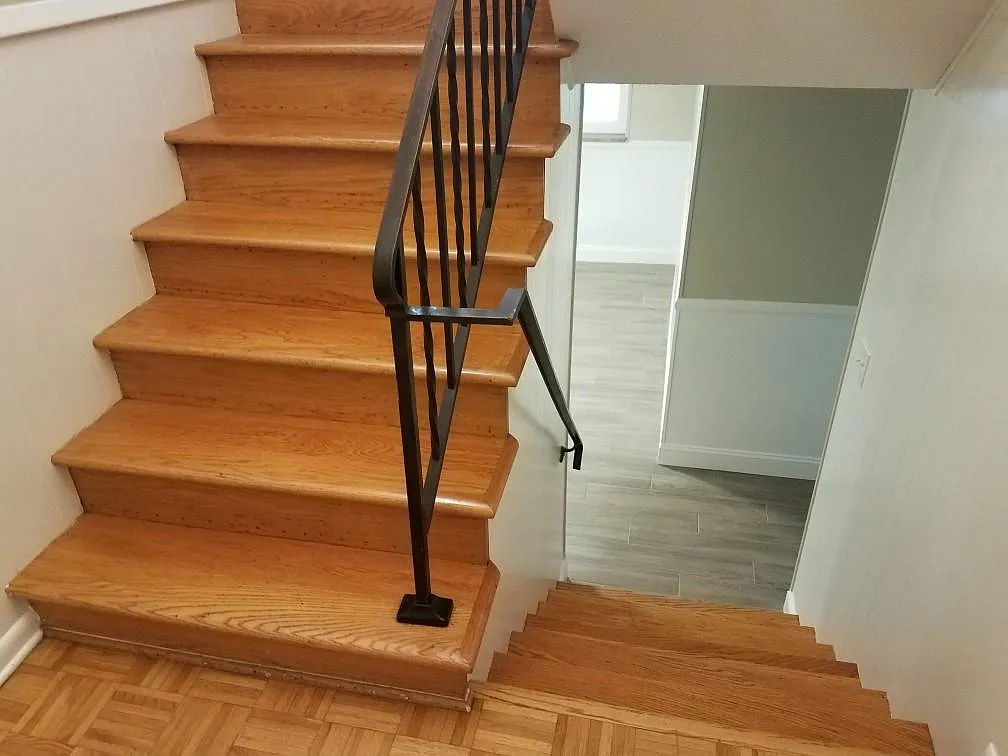 Entry Foyer - 409 Engert Rd
