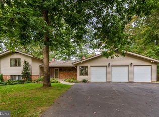 18900 Woodway Dr, Rockville, MD 20855