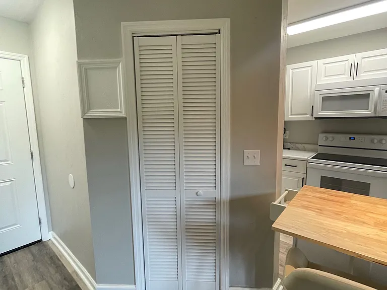 1327 Airport Dr #E14 — Photo 2