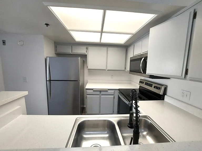 Windrose Place Pasadena — Photo 60