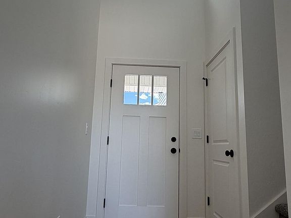 2nd image of 2918 Eleanor Ct
