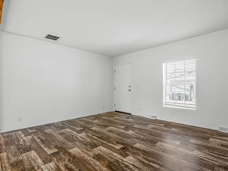 204 E 11th St #1 — Photo 25