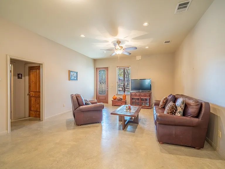 103 Rolling Hills Dr — Photo 2
