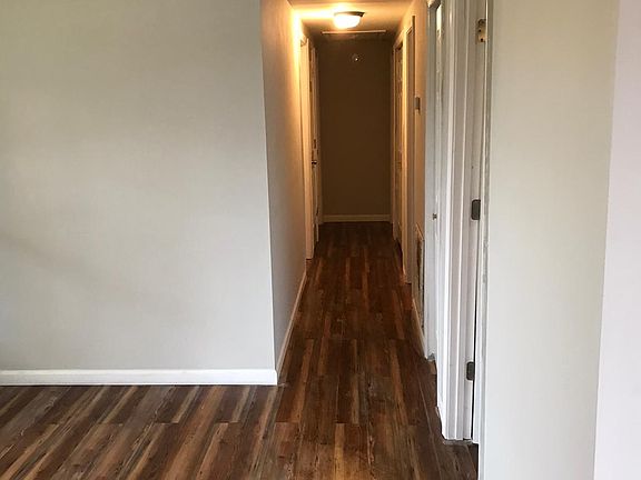 2nd image of 2500 Elmin St