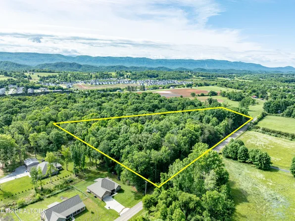 2738 Carpenters Grade Rd, Maryville, TN 37803